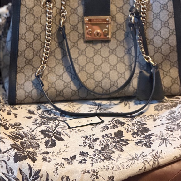 Gucci Handbags - Gucci Padlock GG Supreme shoulder bag